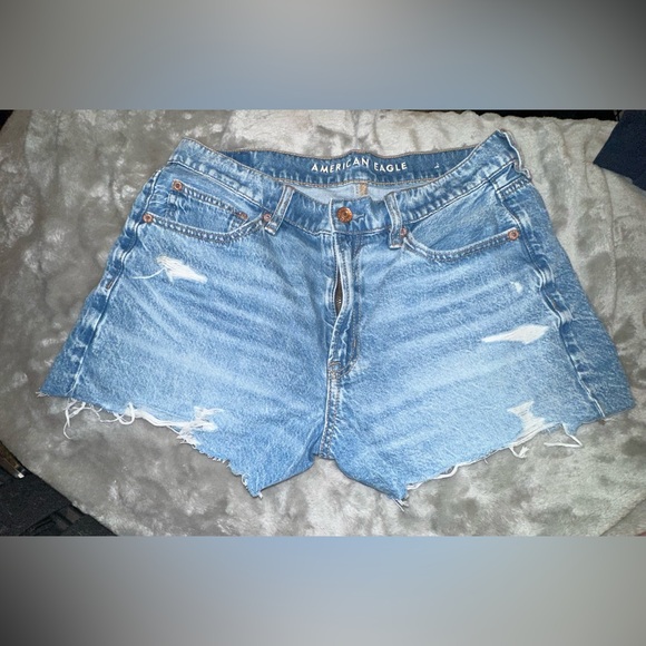 American Eagle Boyfriend Jean Shortd - Picture 2 of 4